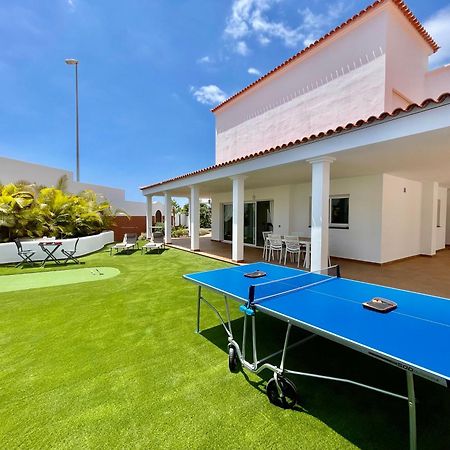 Villa Amorio A Spacious Modern Getaway With A Private Heated Pool & Sea Views Адехе Екстер'єр фото