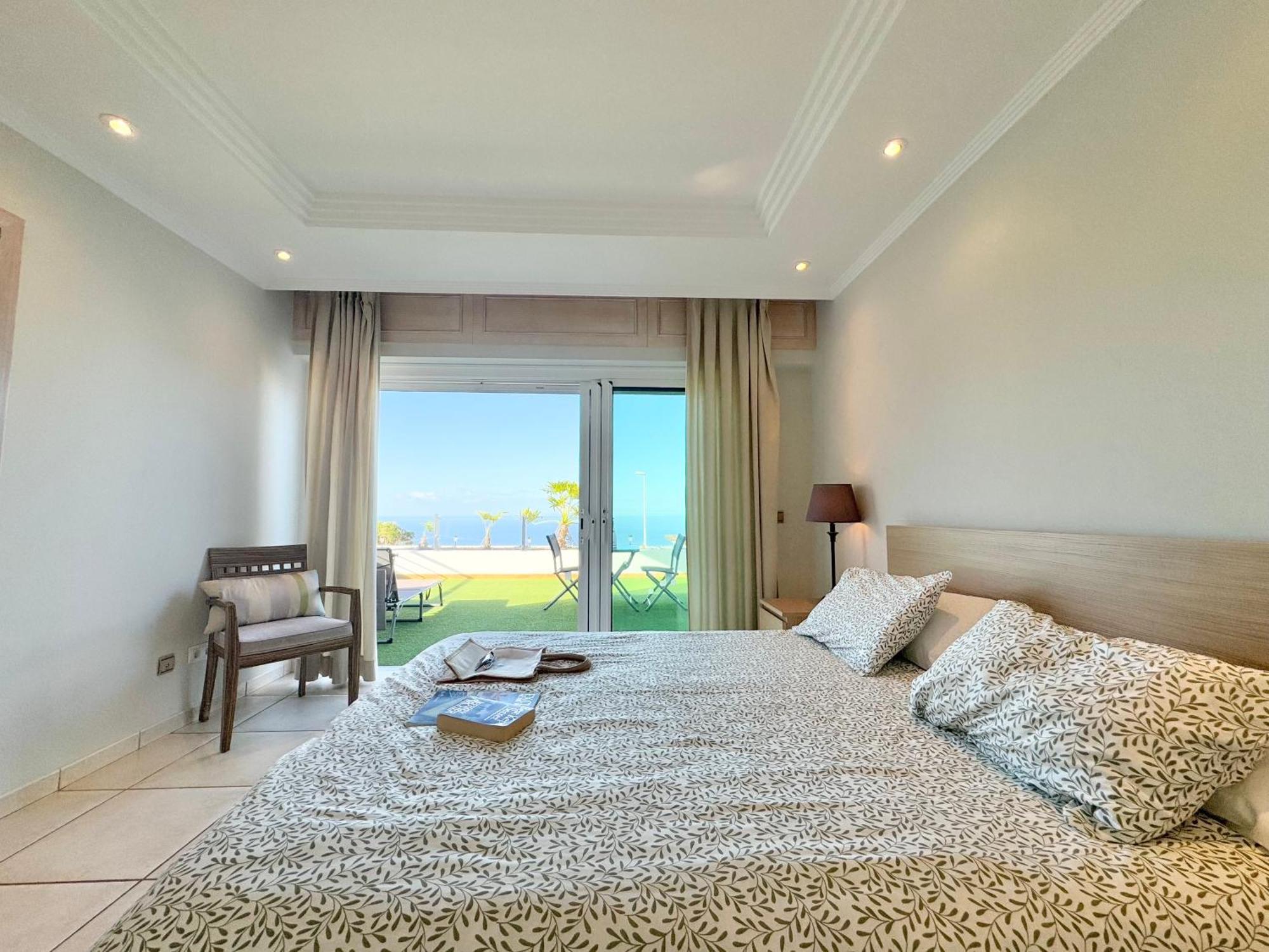 Villa Amorio A Spacious Modern Getaway With A Private Heated Pool & Sea Views Адехе Екстер'єр фото