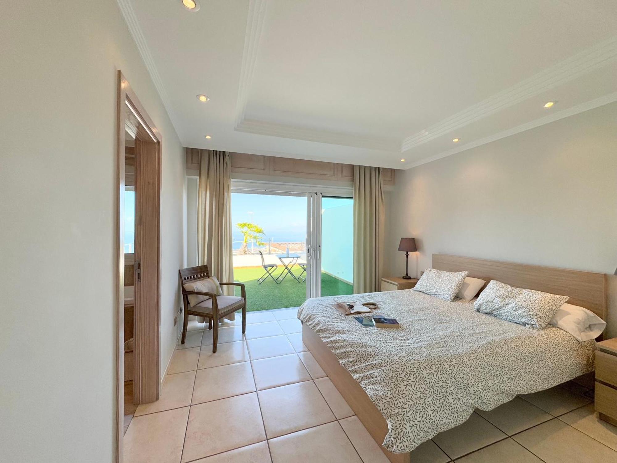 Villa Amorio A Spacious Modern Getaway With A Private Heated Pool & Sea Views Адехе Екстер'єр фото
